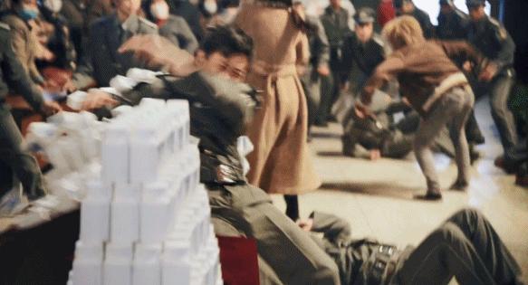 31亿票房的尺度鼻祖，竟成国产终结者？再捧出一个影帝都救不了他