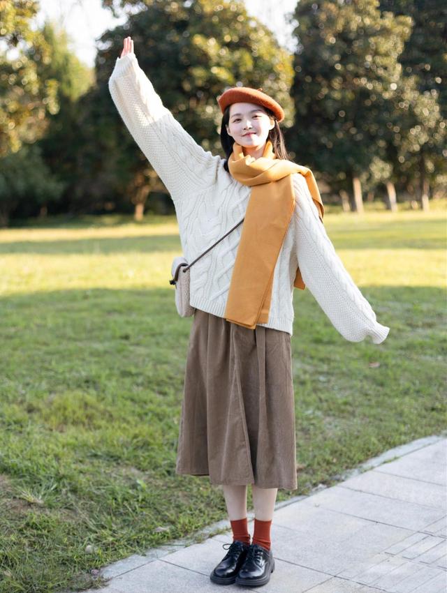 今年流行的裙子袜子,春季搭配裙子穿的袜子推荐