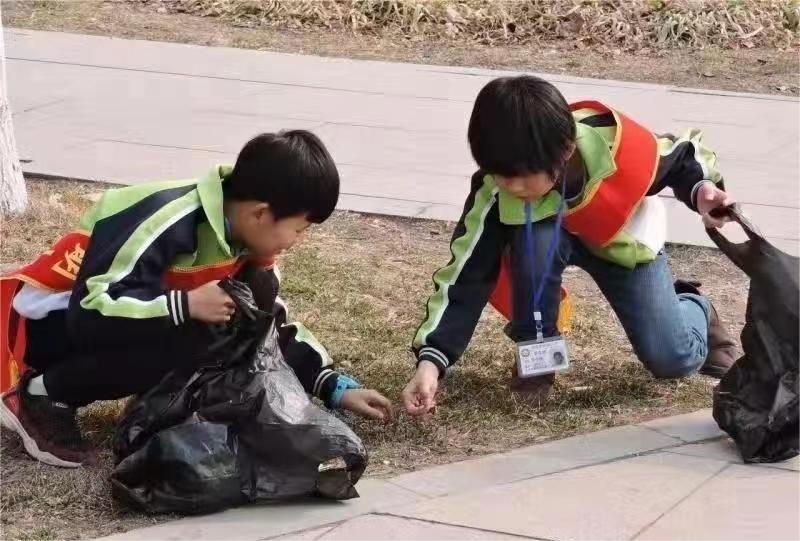 学雷锋，邢台市教育系统在行动