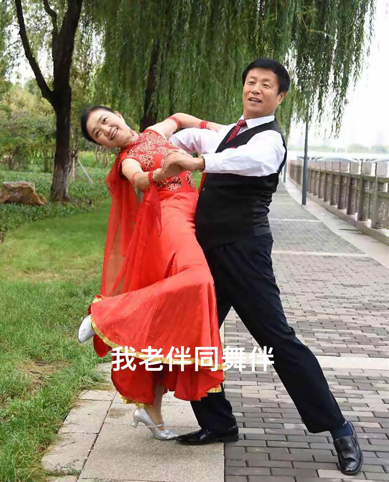 老公爱上跳交谊舞的舞伴，拿走80万积蓄，半年后哭着回来求我复婚