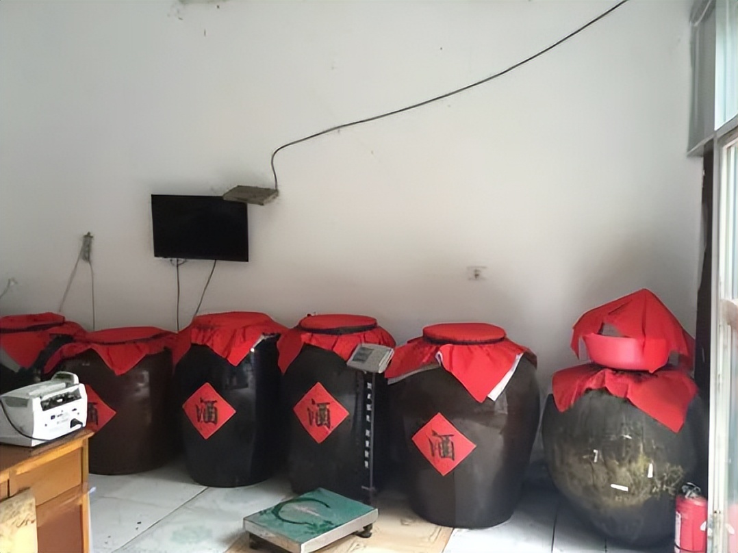 辽宁男子喝酒达三万斤,辽宁大叔40年喝成河马脖