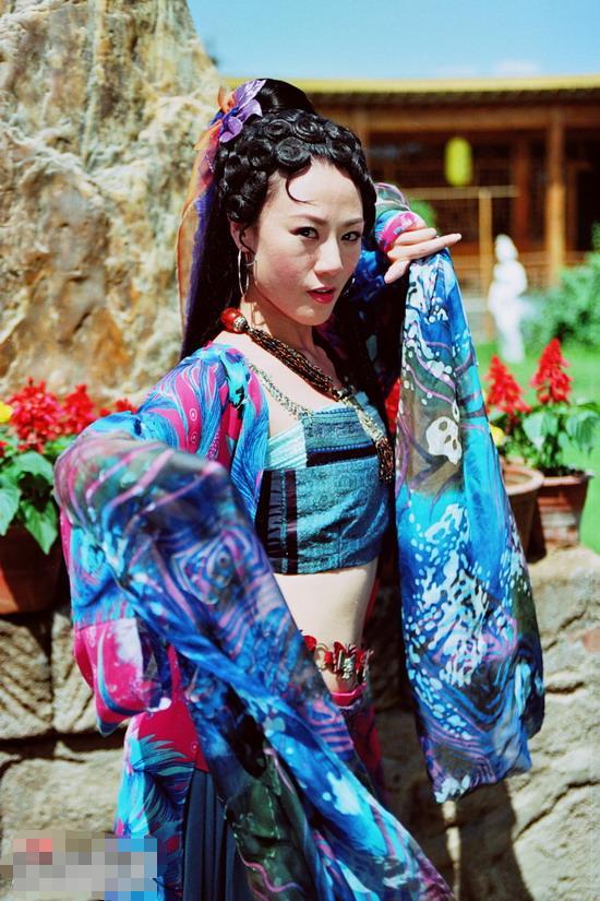 她7岁从天津到香港，是TVB“*用御***妇情**”，有小鲜肉追钱都花给父母