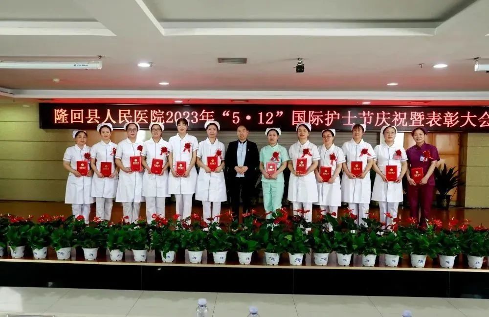 发展护士队伍改善护理服务的感悟,发展护士队伍改善护理服务1500字