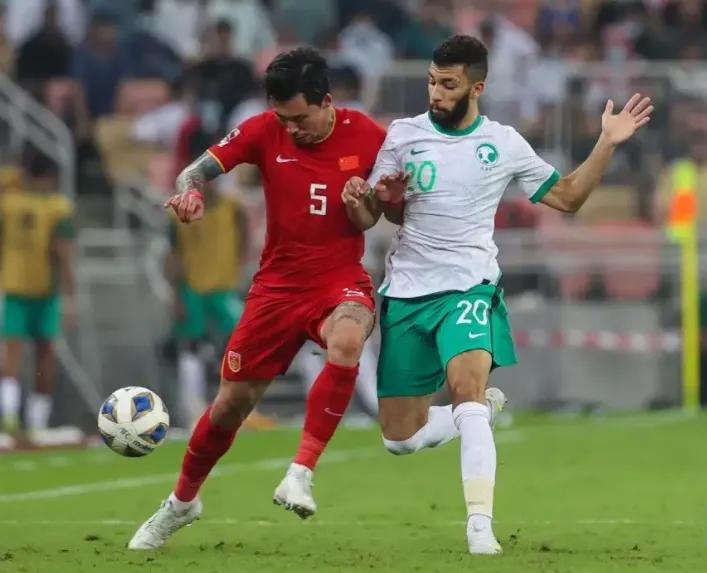 大年初一国足输越南首发阵容,国足输越南赛事分析报告