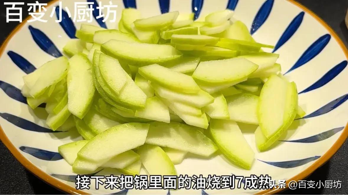 把馒头放进清水里出锅变美食,剩馒头放水里煮变美食