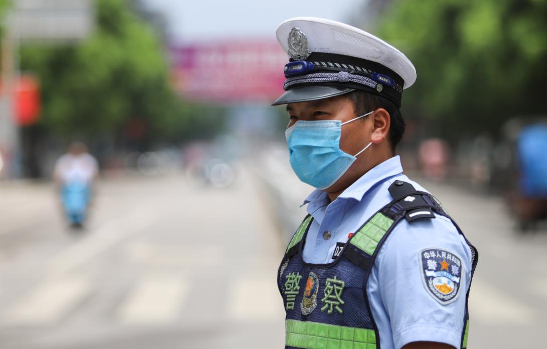 发财了！西安司机被男的扇耳光，女的踢*体下**，如今至少获赔20万？