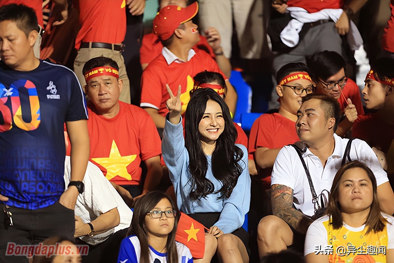 美到忘记看比赛!球场边越南的笑颜美女甜美爆红