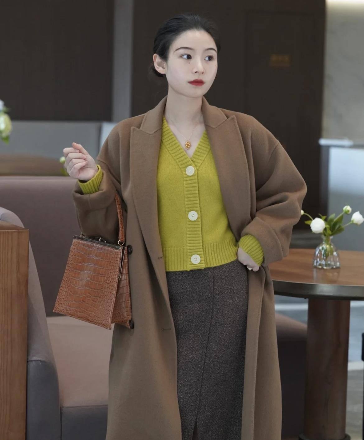 气质时髦女神就靠冬日温暖针织衫,有品位女人衣服