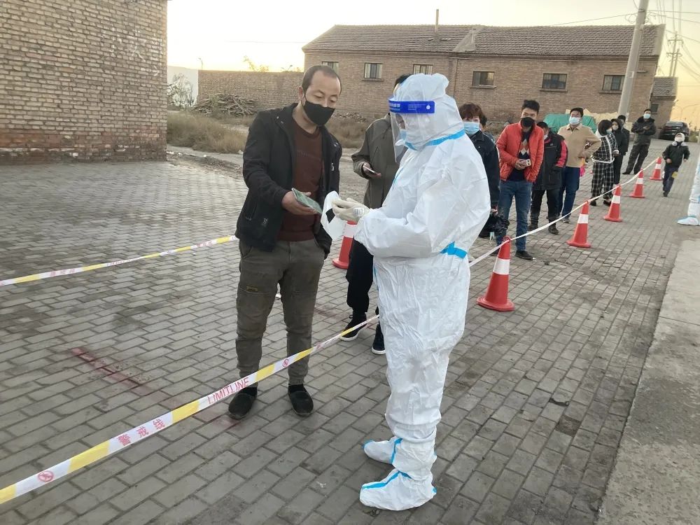 通报表扬疫情防控工作,疫情防控突出表现的通知