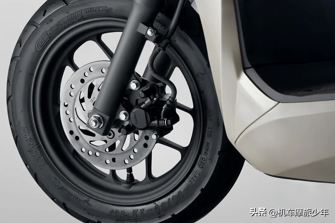 2020款全新honda本田佳御lead125,本田lead125和铃木uy125哪个动力强