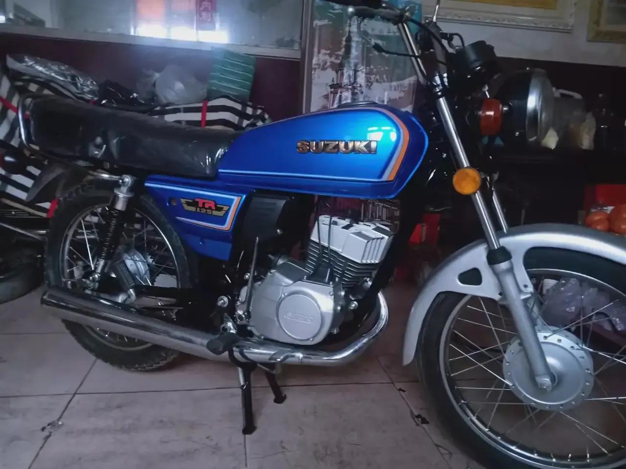 铃木tr125红色和蓝色哪个好看,铃木tr125和野狼125对比