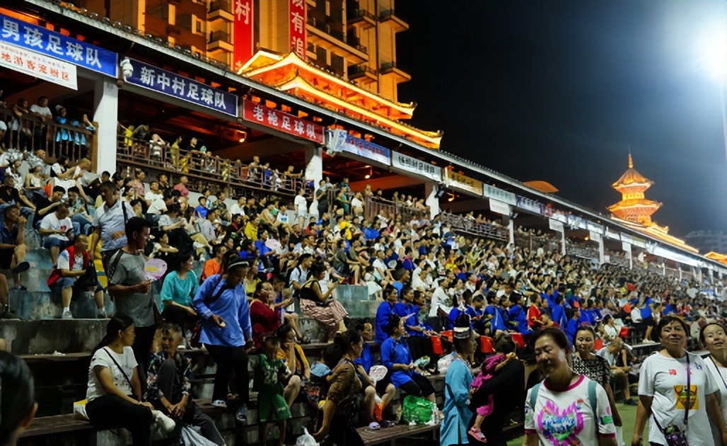 直击贵州村超足球之夜直播回放,贵州村超球员赛场拼搏