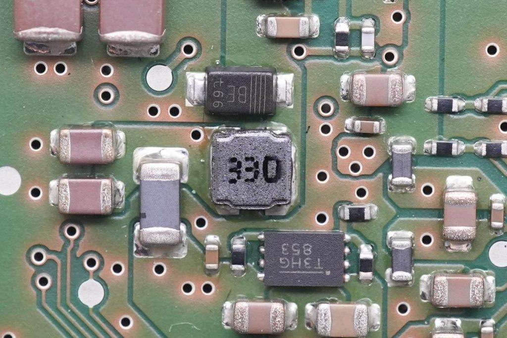 宝马5系无线充电拆解,宝马5系充电器怎么拆