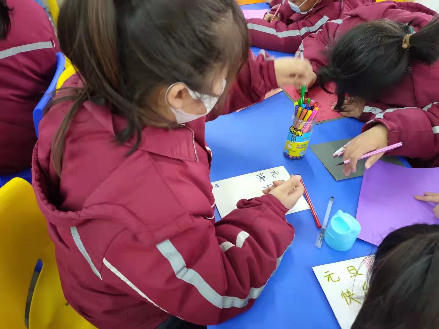 ——新乡市牧恩社工组织社区儿童制作贺卡活动篇