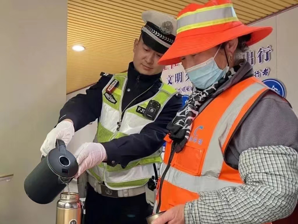 施划停车泊位规范停车秩序,施划停车位