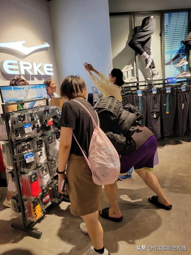 一双鸿星尔克多少元,一双鸿星尔克鞋多少钱