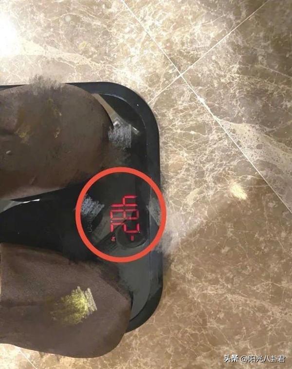 双腿细似竹竿，体型堪比纸片，内娱男星的审美真是太“畸形”了