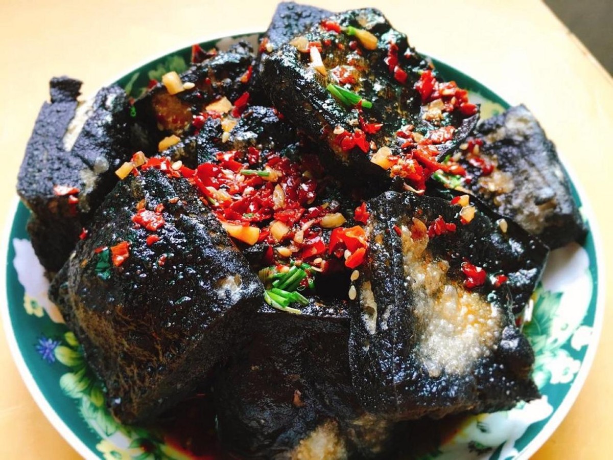 我国湖南的“争议很大”的5大美食，当地人吃不腻，外地人冒冷汗