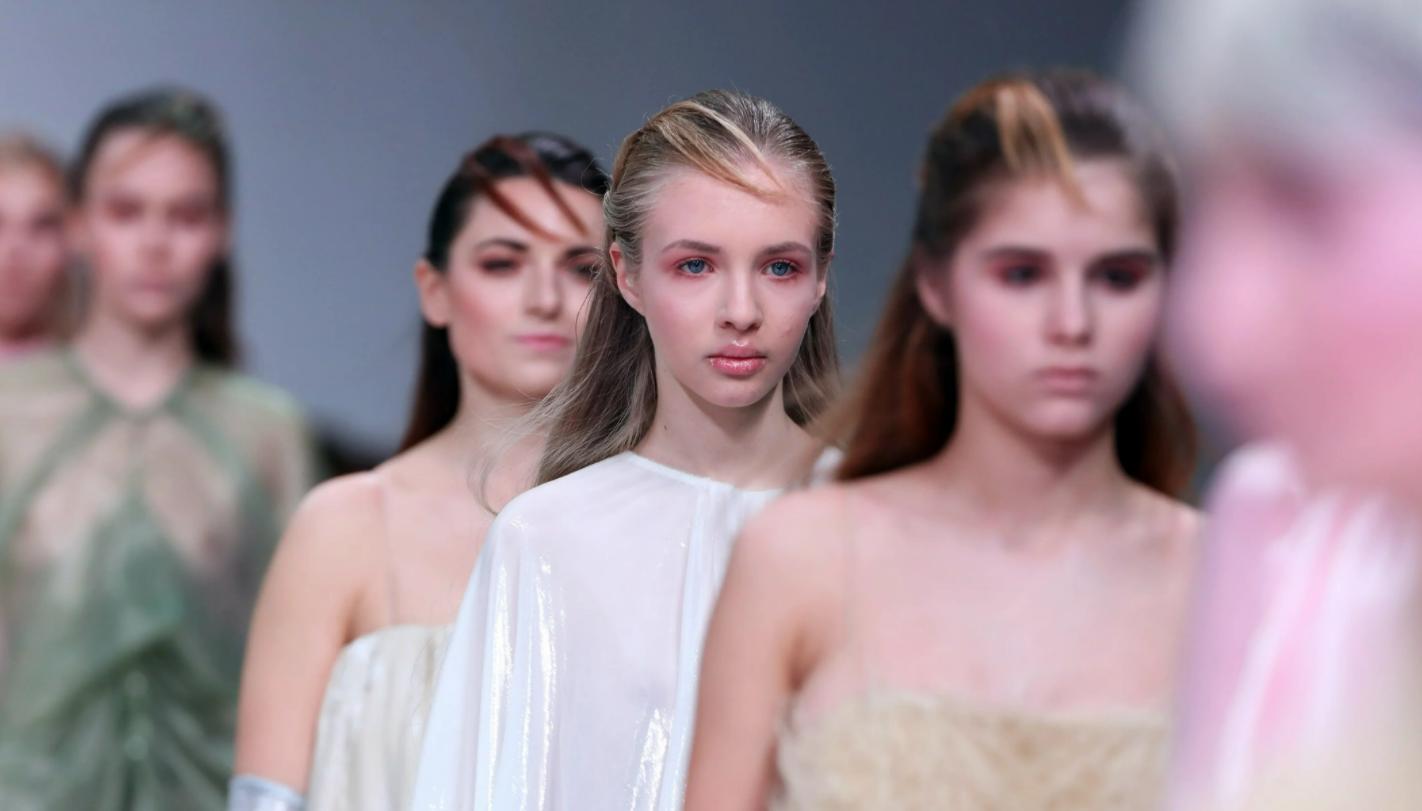 对我国免签的国家，鼓励中国男人娶当地女性，婚后还有高额补贴