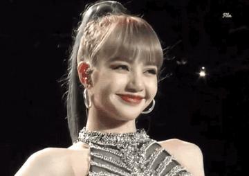 Lisa夜总会演脱衣舞，和世界首富之子恋爱，为嫁豪门放飞自我