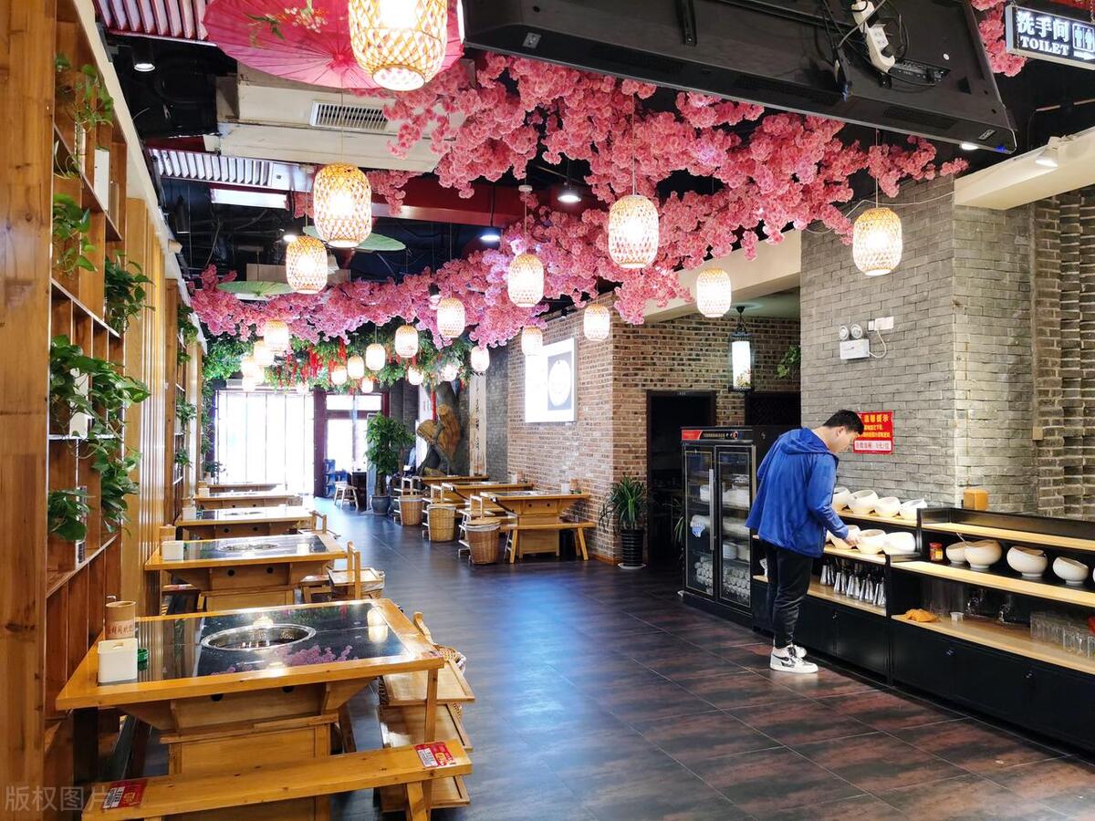 在县级市开火锅店如何定位，怎么样去装修？