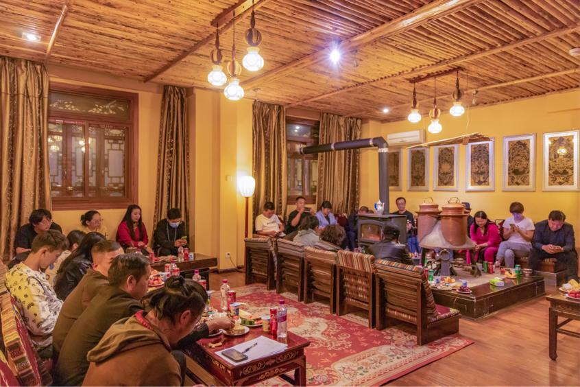 网络大V行走进香格里拉3959万流量共享雪域高原上的全民狂欢