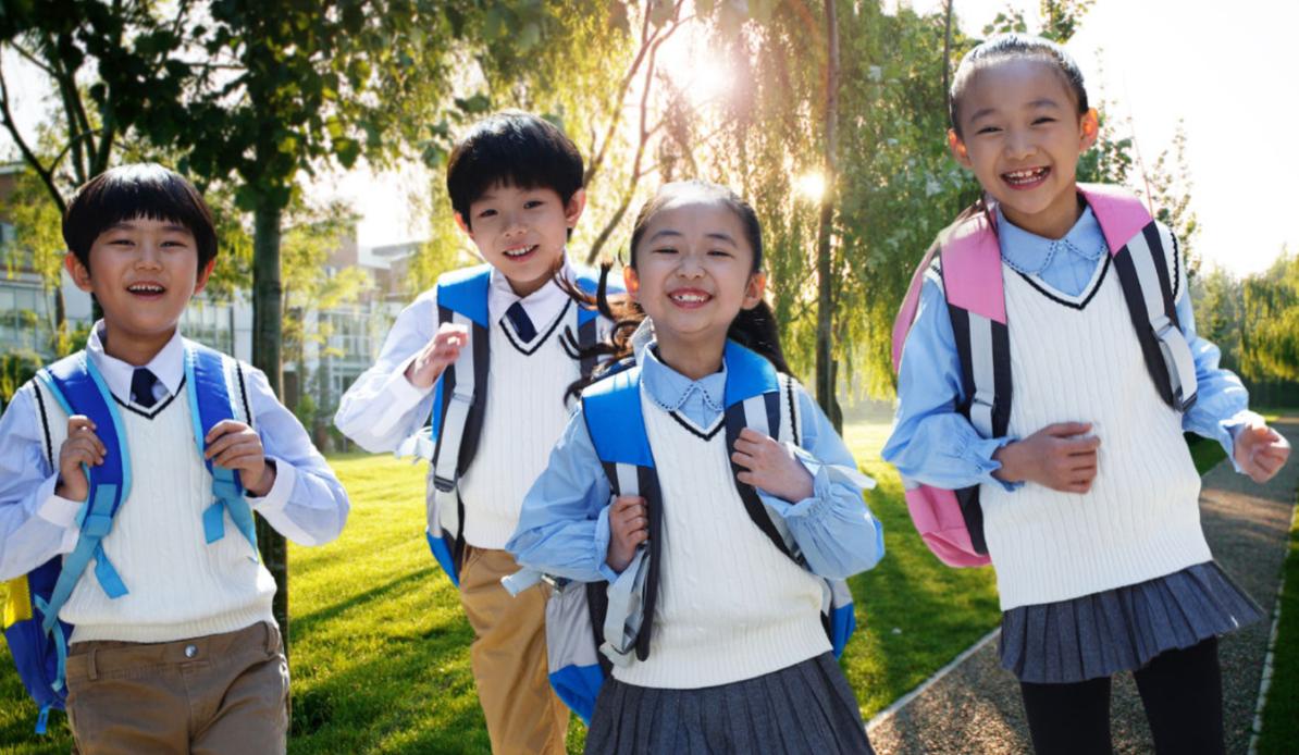 穿短裙、高跟鞋半成熟？“奶辣风”席卷小学生，网友表示：太风尘