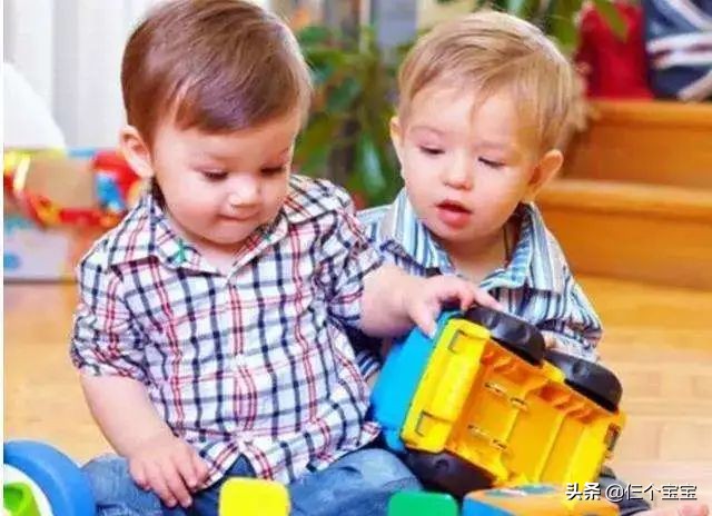 小孩不愿意和别的小朋友玩怎么办,小朋友不愿意跟自家孩子玩怎么办