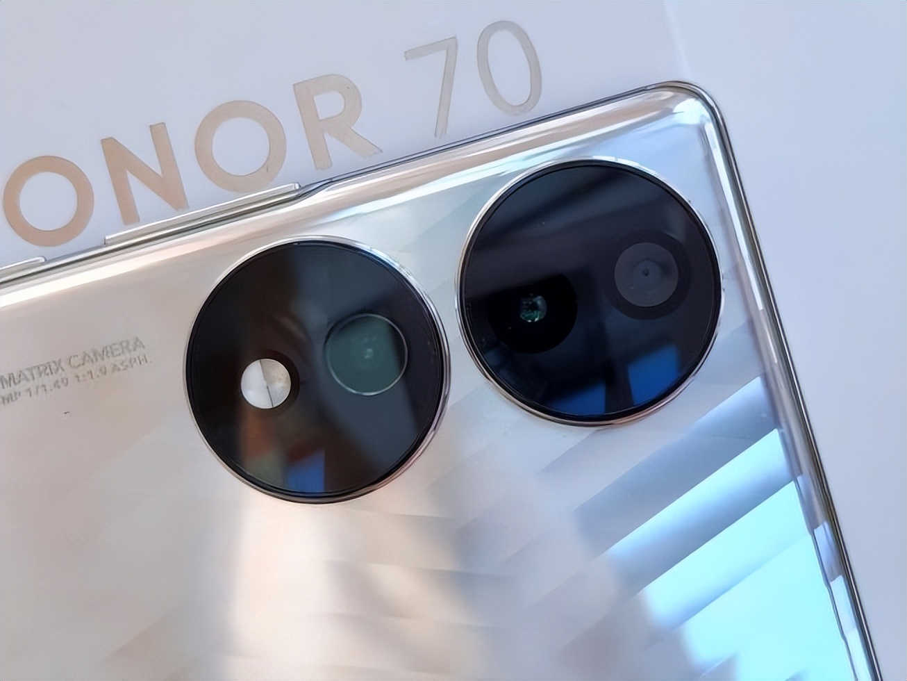 美丽与智慧的化身爱与和平,美丽与智慧的合体