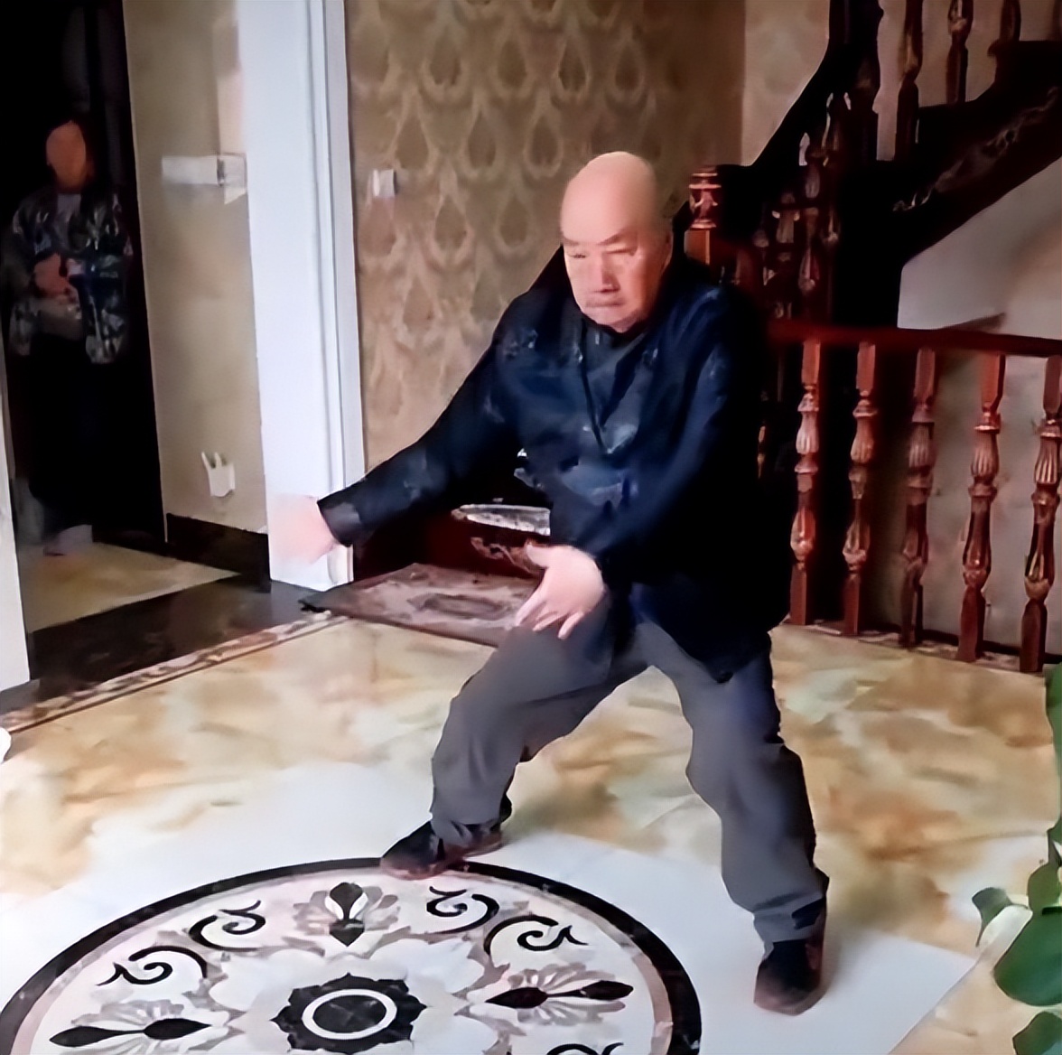 1982年的少林寺中于海演的是谁,新少林寺方丈扮演者于海还活着吗