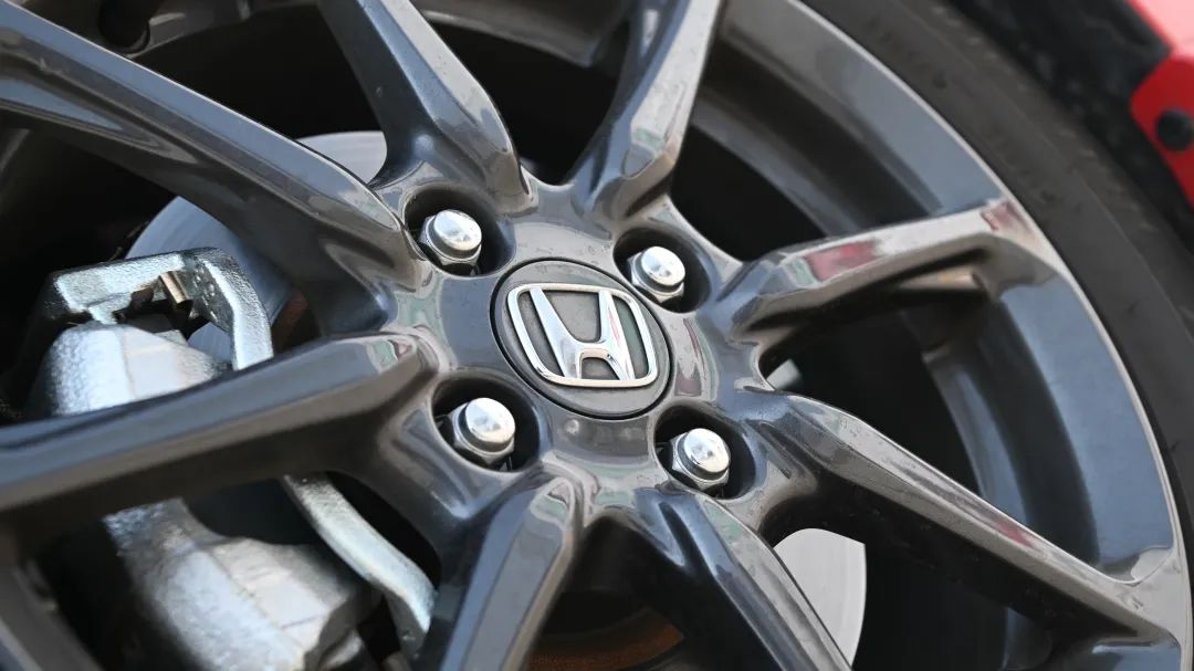 四代飞度大尾翼,新款飞度尾翼