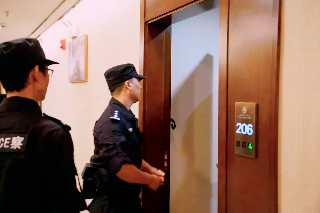 非夫妻住宾馆登记二人信息违法吗,非夫妻入住酒店只登记一人身份证