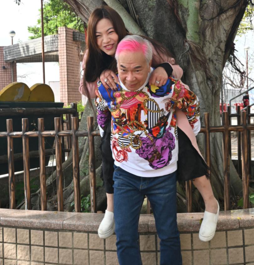 72岁港星李龙基：与小36岁女友结婚，财产全给女友，前妻儿无份