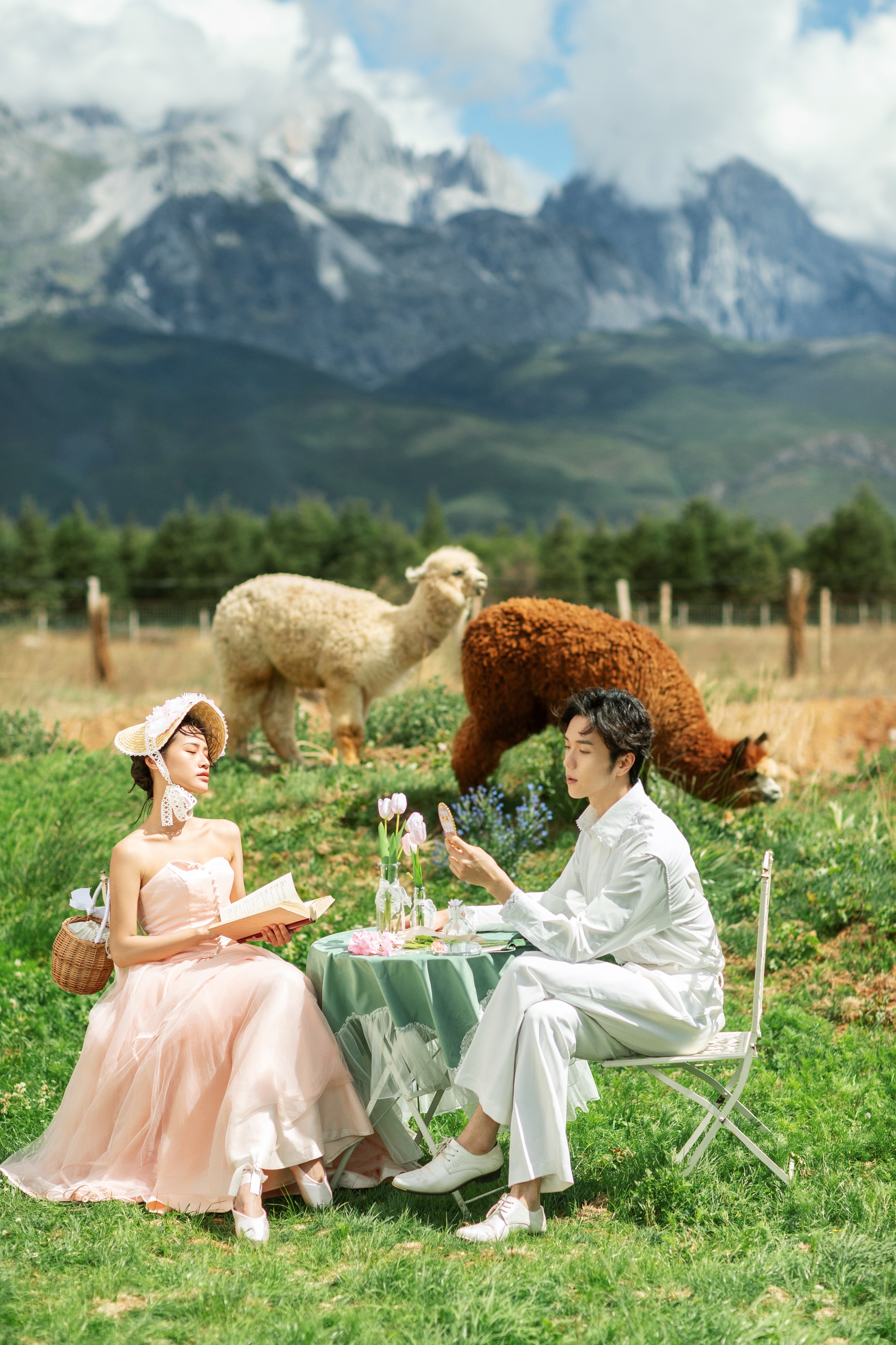 丽江束河古镇客栈楼顶婚纱照旅拍,阜阳丽江婚纱照旅拍推荐