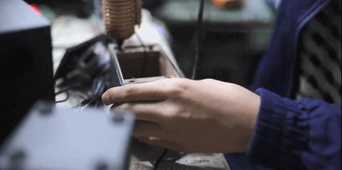 聊聊富士康的打工仔,富士康打工仔的图片