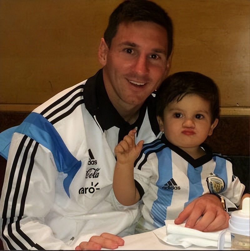 两大球王讨论梅西,两大球王聊梅西