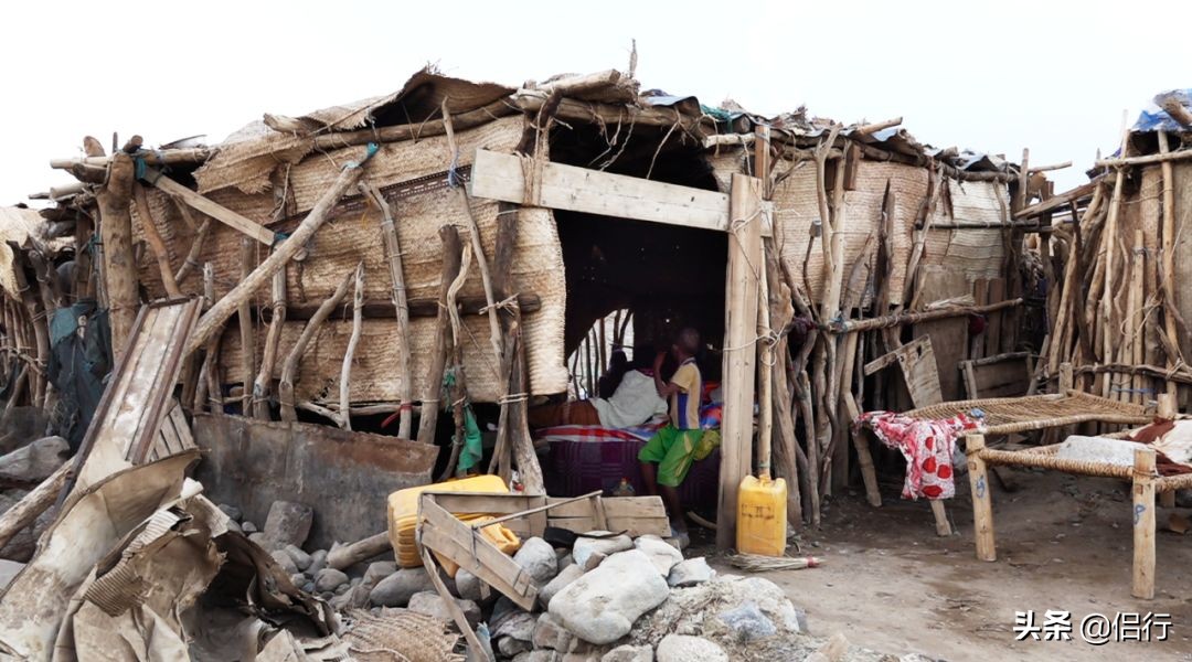 在非洲的死海，探访最接近地狱之门的人