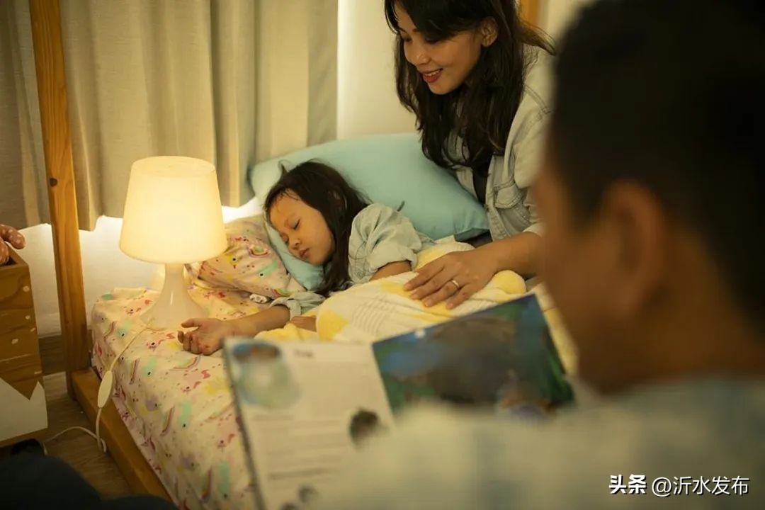 睡前陪伴孩子做好这4点更优秀,家长在孩子睡前还可以做哪些陪伴