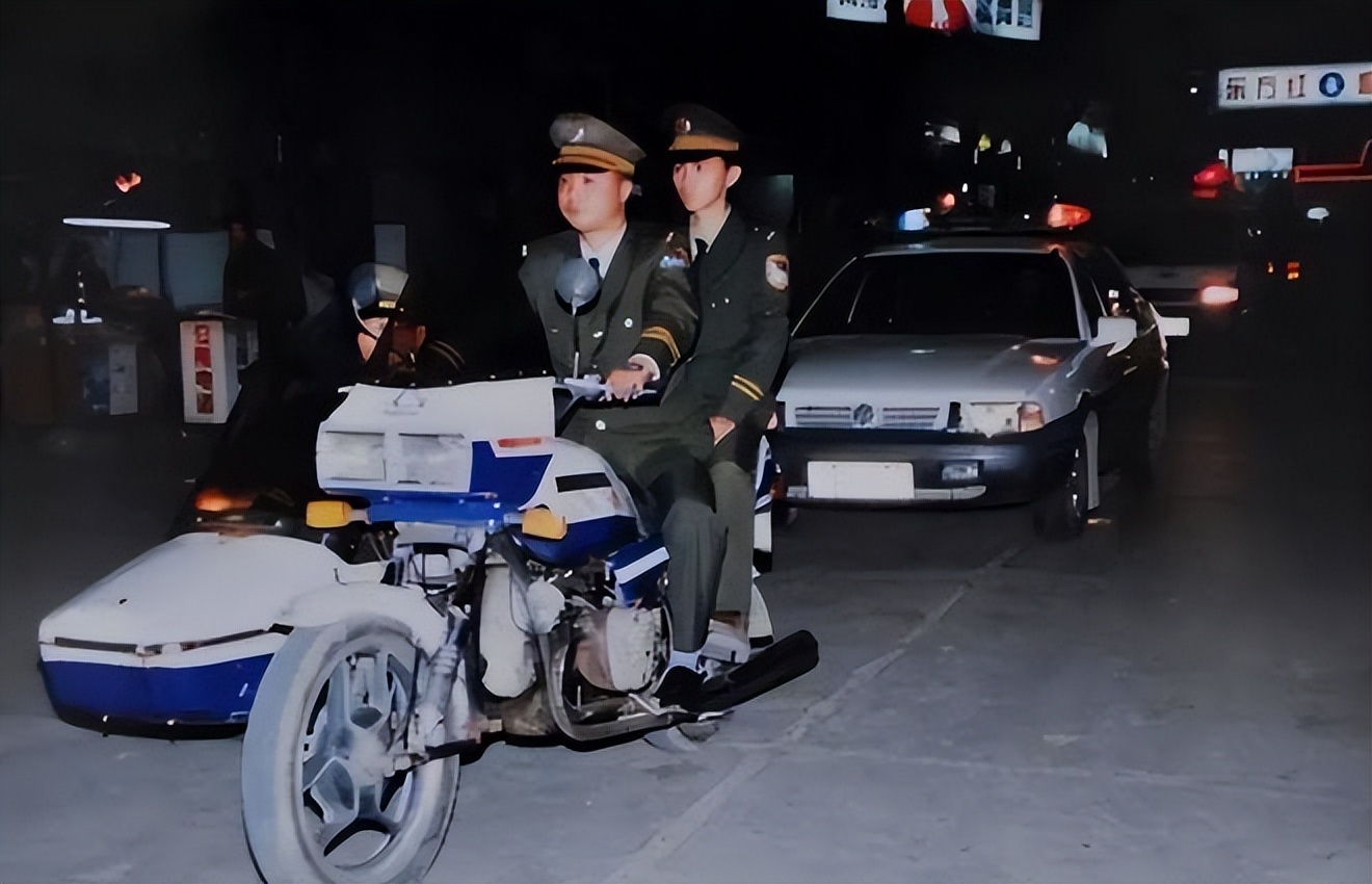 辽宁三兄弟杀警察案件完整视频,东北三兄弟毒死母亲复仇杀十四人