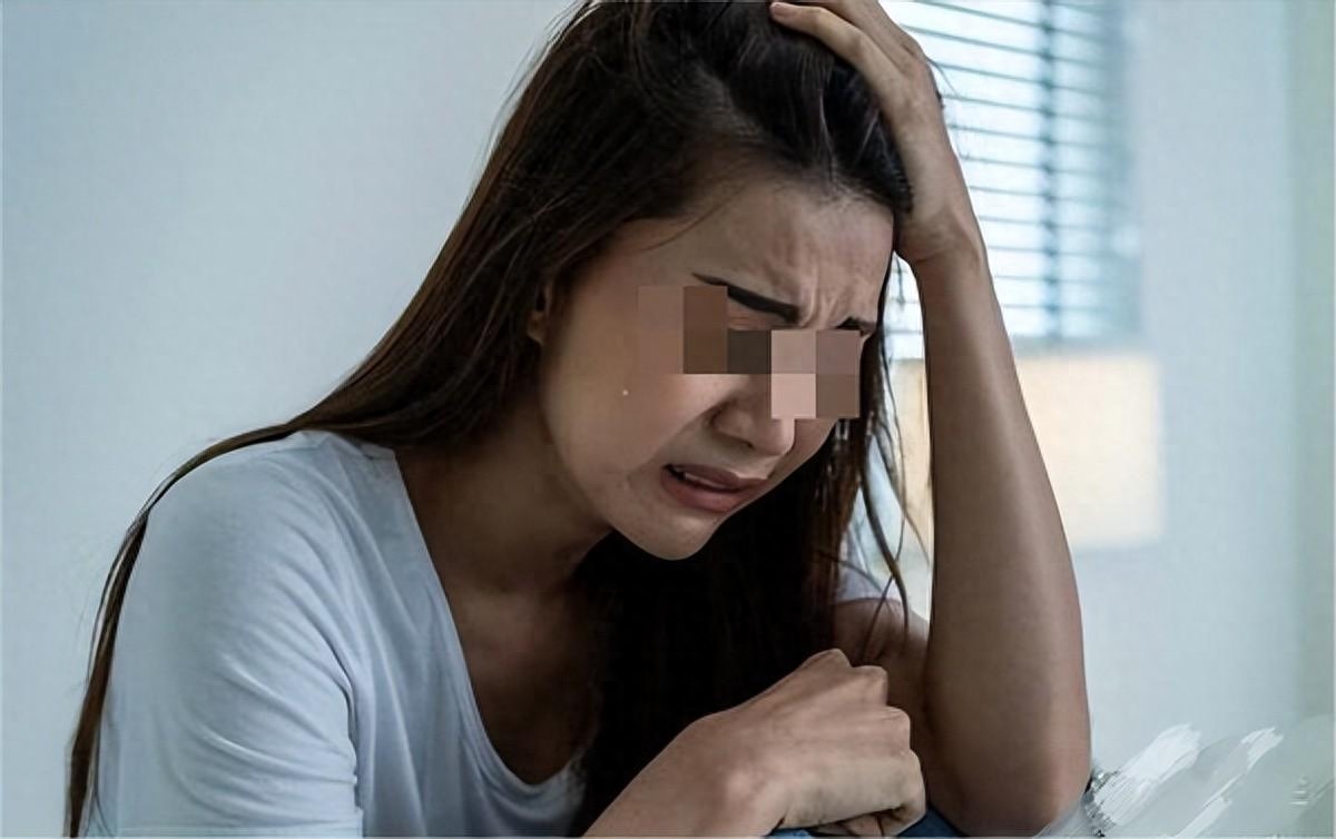 四川女子出轨被老公捉,女子在家和情人约会被抓