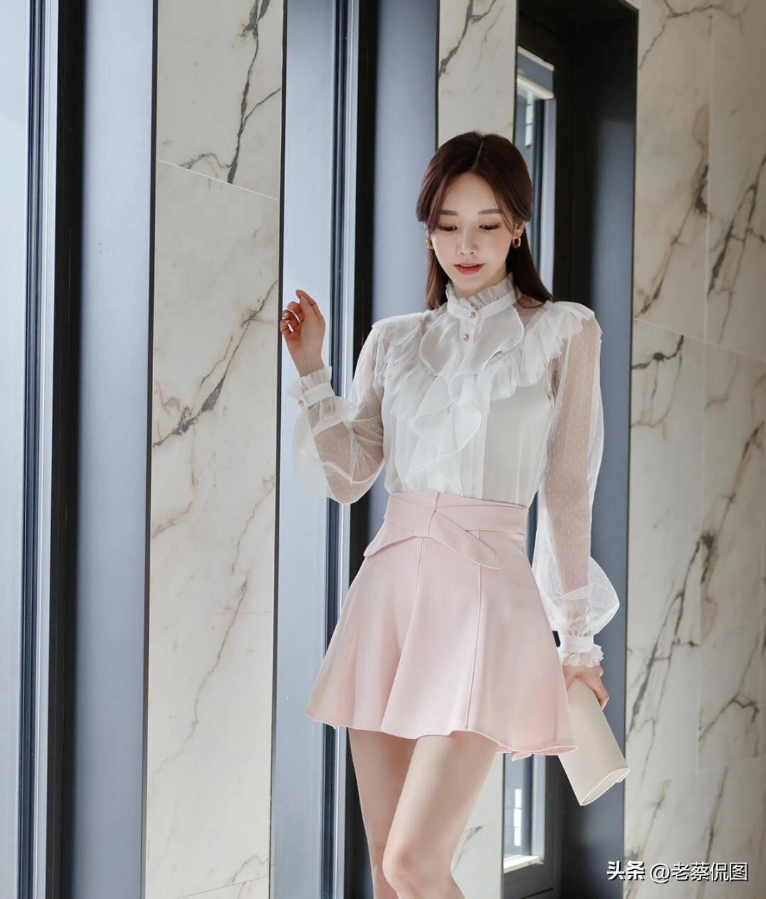 湖水的宁静写一段话100字左右,湖水的宁静和秋天的宁静写一段话