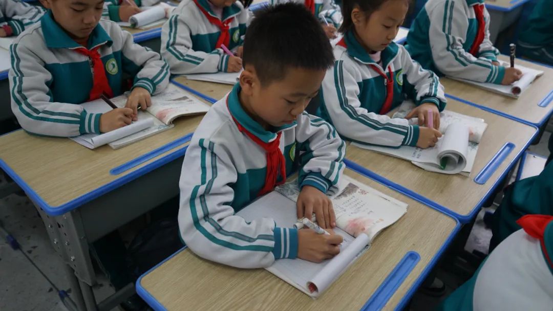 养成好习惯奠基好人生——宜川县第一小学成功举办了养成教育现场展示观摩活动