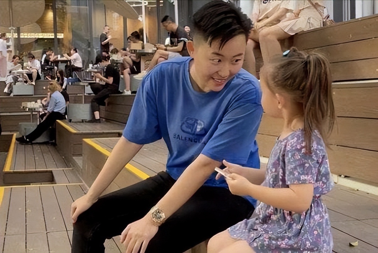 东北女生花50万试管婴儿,女子花50万生混血孩子