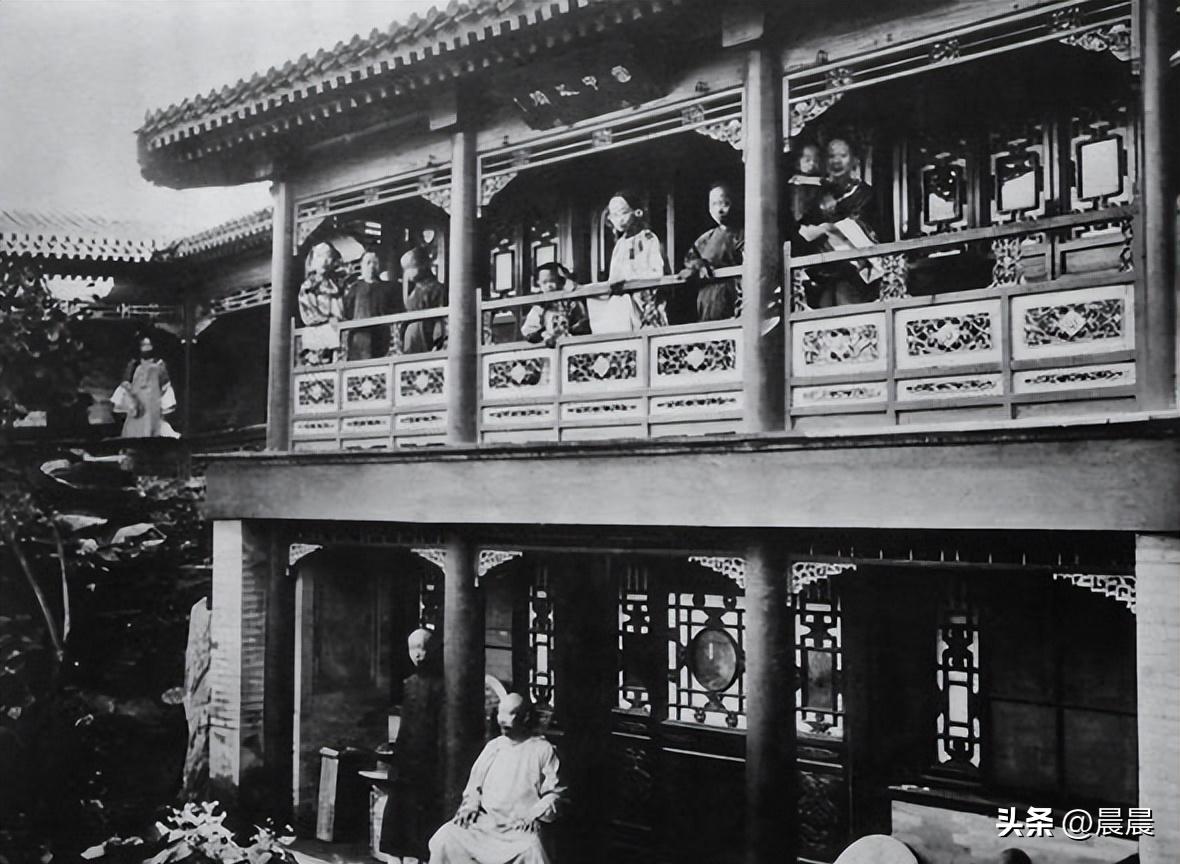 日军侵华兽行,日军当着国军的面杀俘虏