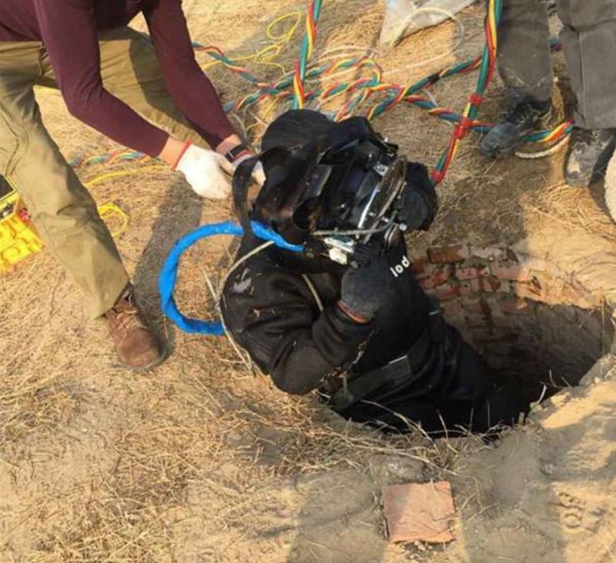 打桩机水鬼捞钻头3d演示,为什么打桩机一定要人下水里面捞