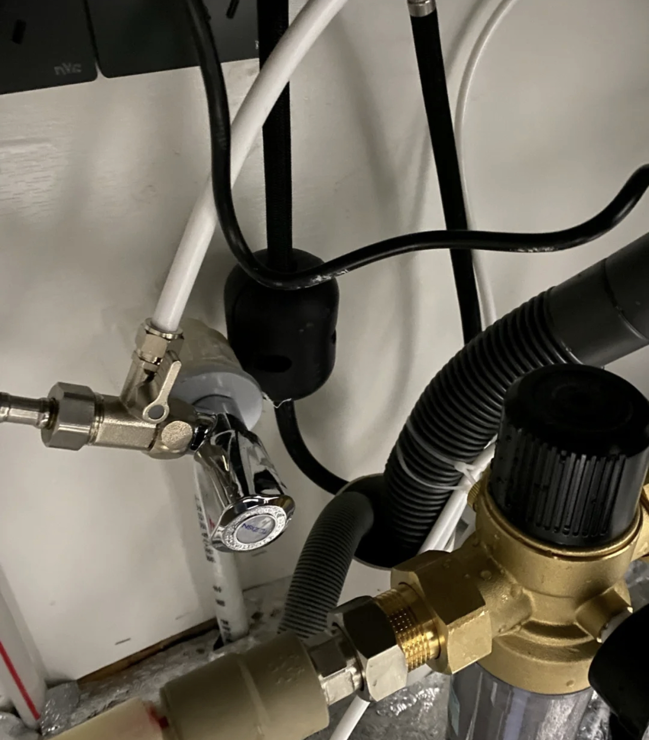 买水龙头是冷热的好还是恒温的好,买水龙头目前怎么买不上当