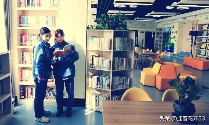 瘦弱老公去当搬运工，只为给我买生日礼物。手表里的玫瑰只有我懂