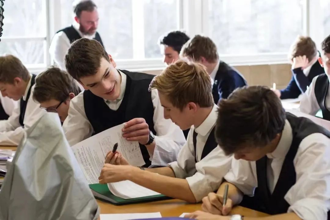 低龄留学去英国安全吗,英国留学可以寄宿学校吗