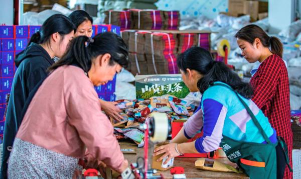 00后大学生返乡继承父业,大学生创业红薯干