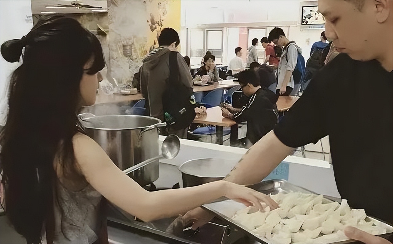 成功转型为明星的50位网红,凭自己努力走红的10位网红